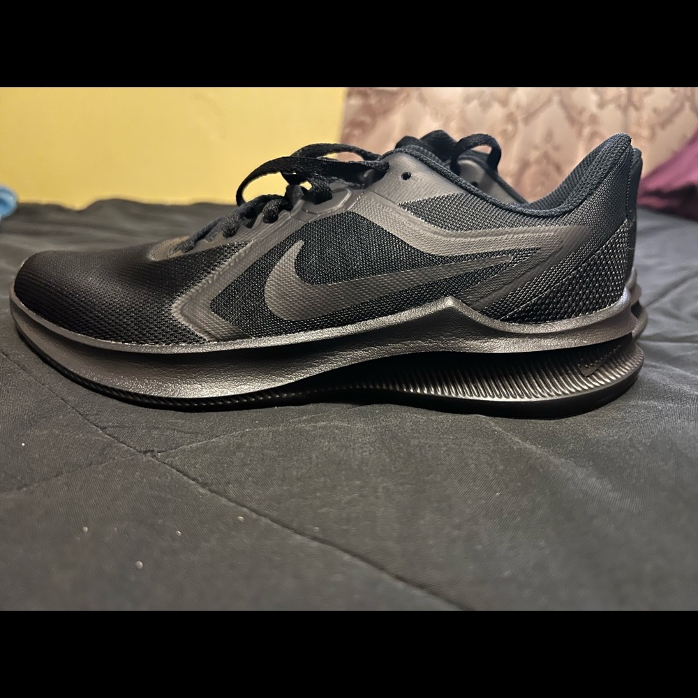Black womens nike shoes